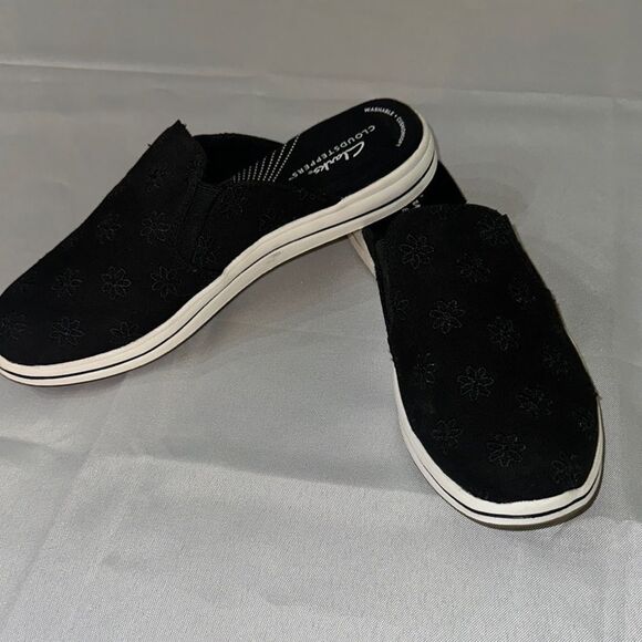 Clarks Black/White Daisy Embroidered Slip-Ons Size 7 - Picture 3 of 12